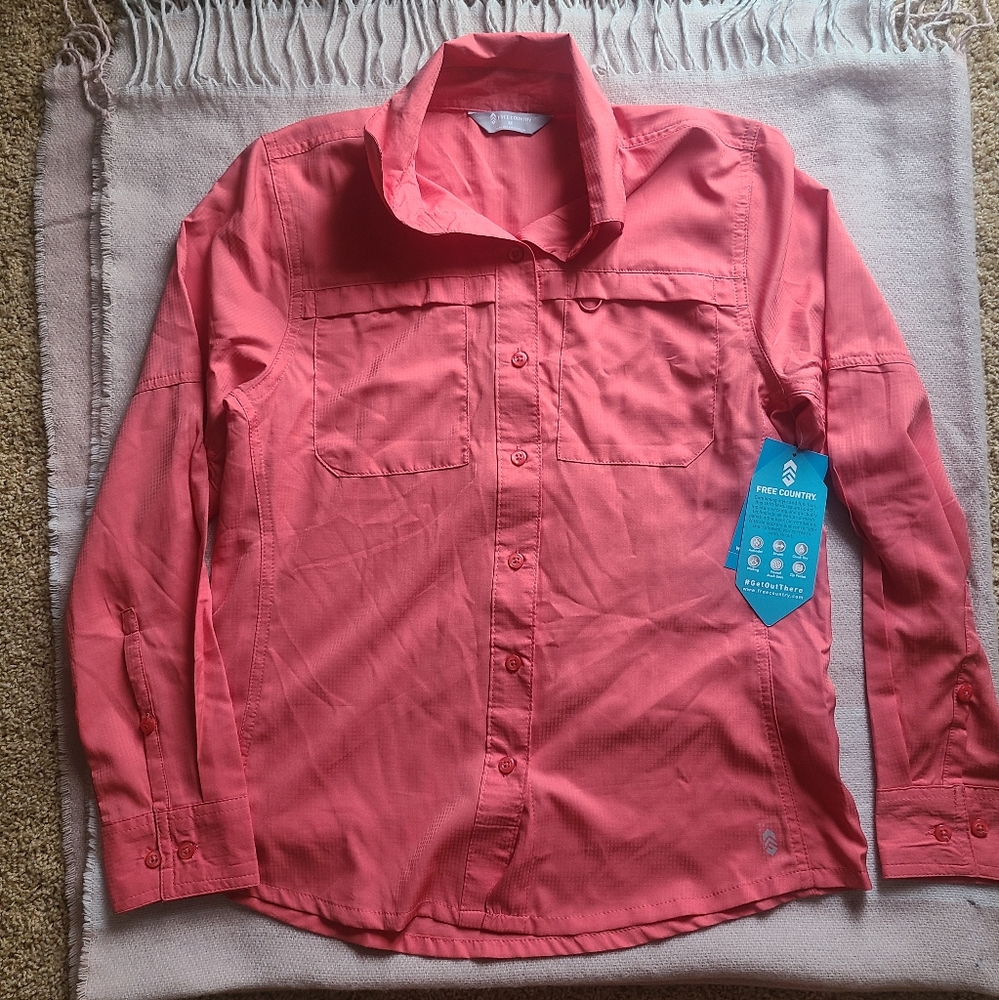 Free Country button down. Size Medium. Color is coral spice.